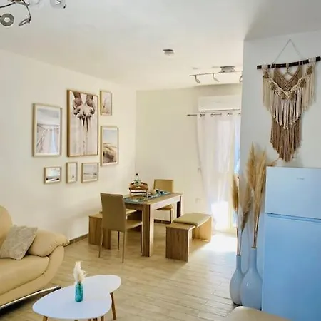 Modern Eingerichtetes In 別荘 *